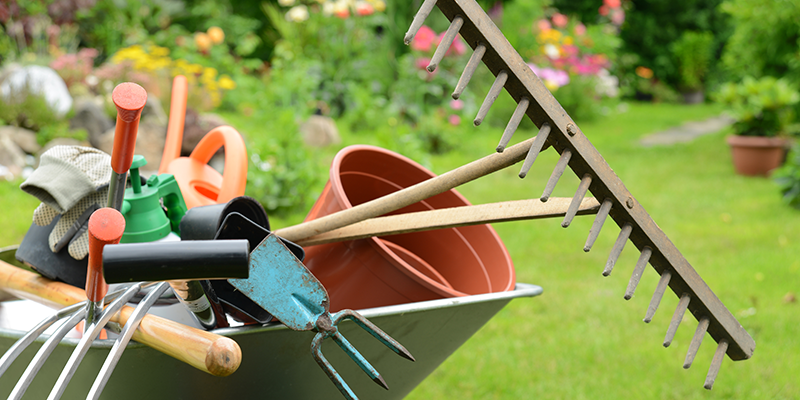 Équipe et matériel d’entretien de jardin